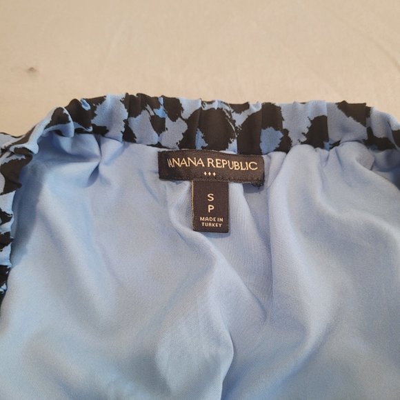 Never Worn! Blue Knee Length Skirt from Banana Republicic - Picture 2 of 2